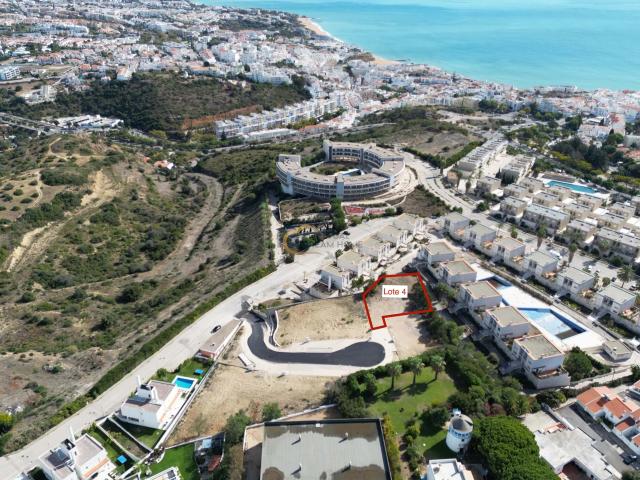 Terreno situado numa zona residencial de prestígio com vistas desafogadas