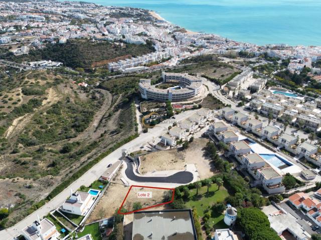 Terreno situado numa zona residencial de prestígio com vistas desafogadas