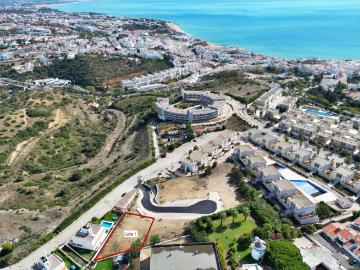 Terreno situado numa zona residencial de prestígio com vistas desafogadas