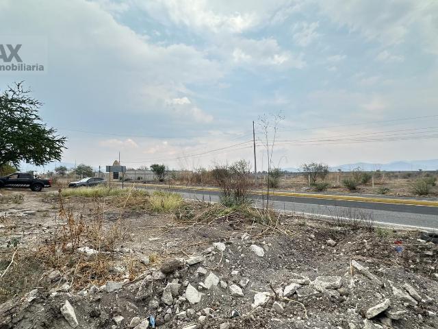 Terreno sobre carretera Tequesquitengo Jojutla, Tequesquitengo, Morelos?Clave 5675