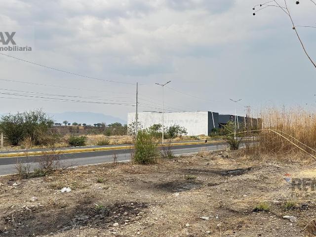 Terreno sobre carretera Tequesquitengo Jojutla, Tequesquitengo, Morelos?Clave 5675
