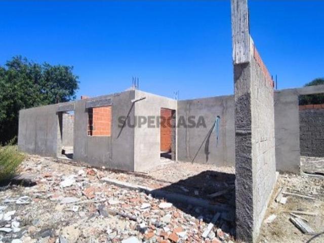 Terreno T4 em Quelfes de 223,00 m²