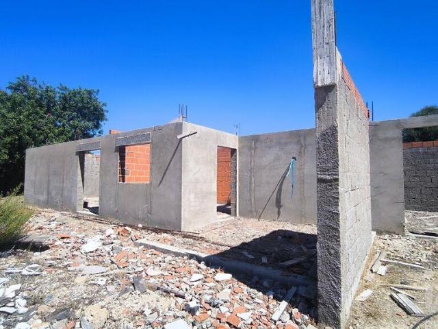 Terreno T4 em Quelfes de 223,00 m²