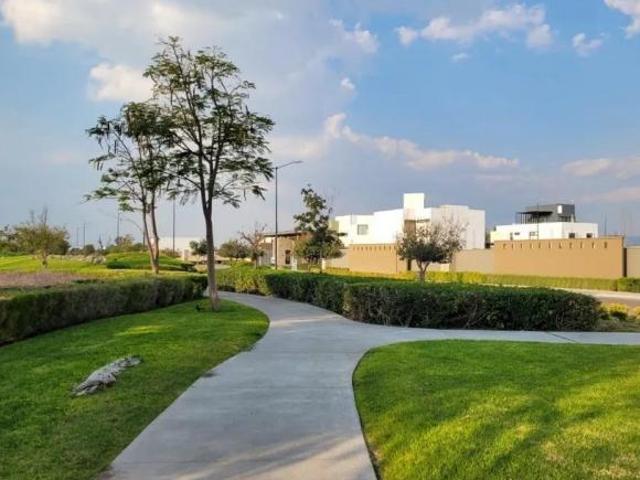 Terreno totalmente urbanizado en Fracc. Carlota Hacienda Vanegas