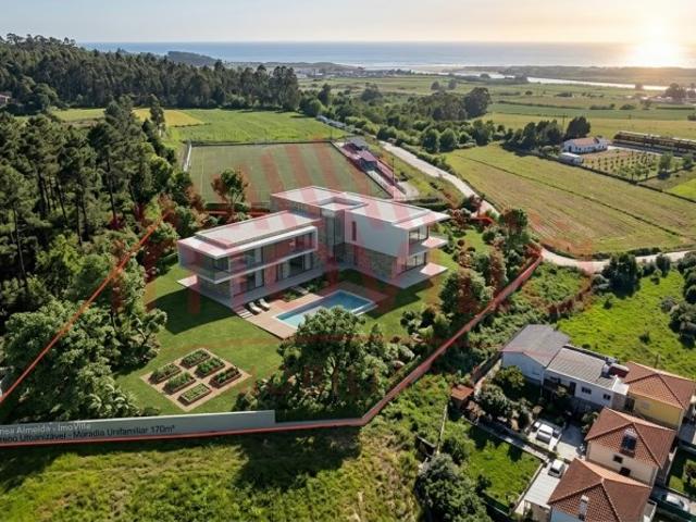 Terreno Único em Azurara 2.400 m² de Espaço, Tranquilidade e Potencial!