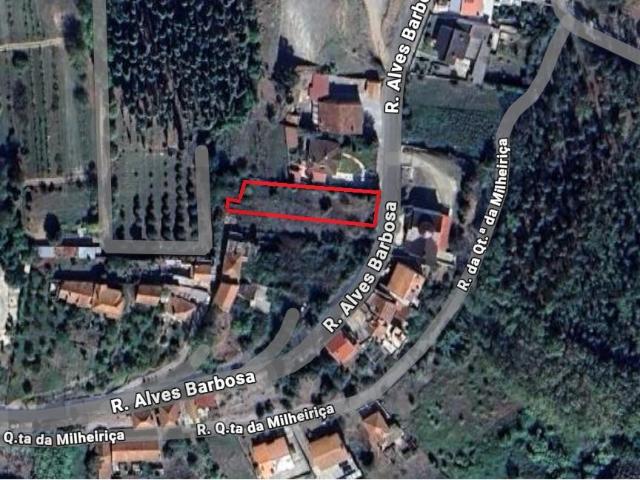 Terreno Único em Sangalhos com Vistas Deslumbrantes e 1370 m²