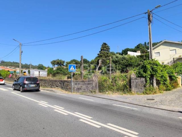 Terreno urbanizável à face da EN 105 Porto Guimarães