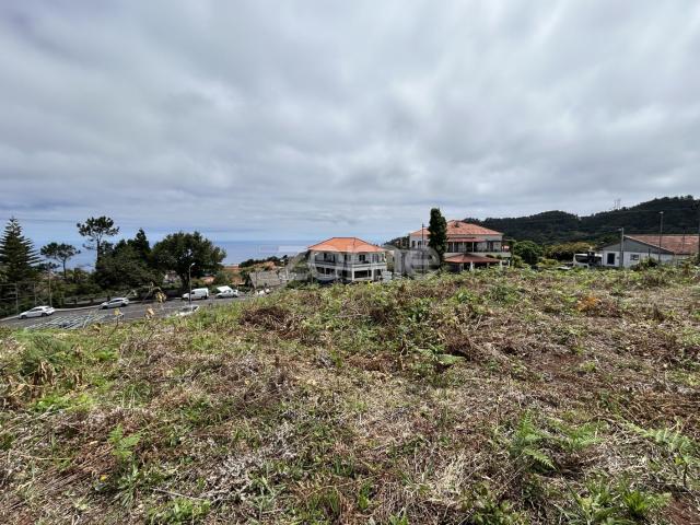 Terreno Urbanizável área de 1.570 m² no centro de Santana