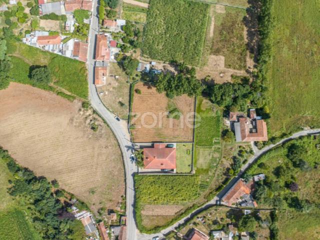 Terreno urbanizável com 1587m2 em Grijó, V.N Gaia