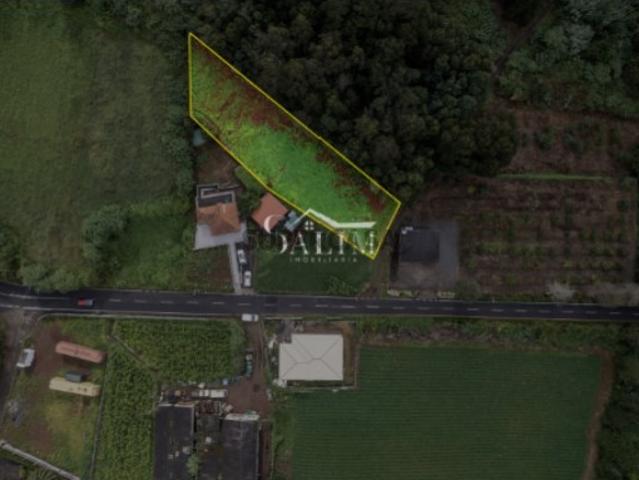 Terreno urbanizável com 1.250 m² para venda em São Jorge, concelho de Santana, Ilha da Madeira