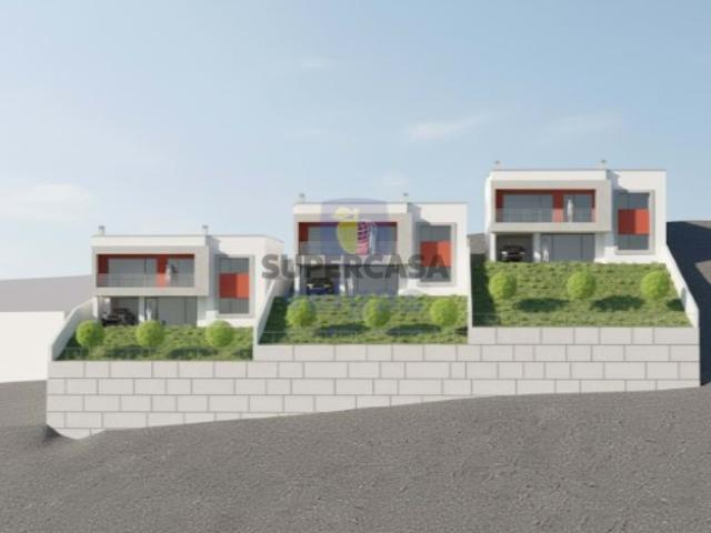 Terreno urbanizável com 1.636m2 em Pousos, Leiria, projeto aprovado para 3 moradias térreas