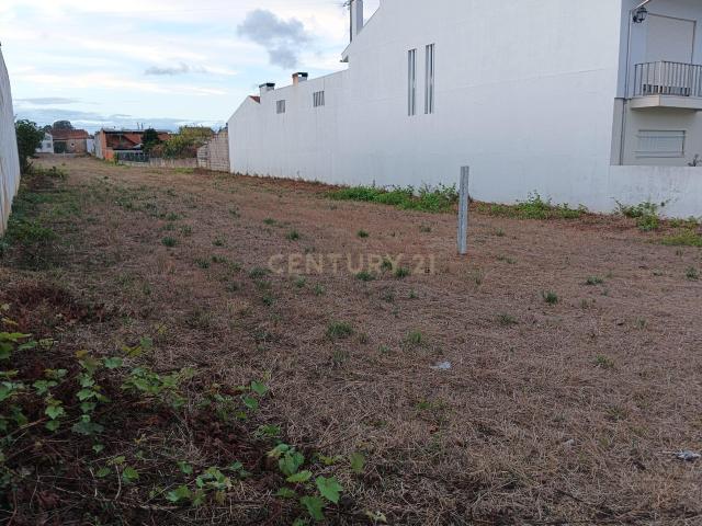terreno urbanizável com 1.789 m², em Fermentelos, concelho de Águeda