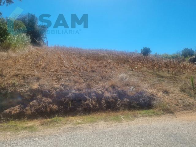 Terreno Urbanizável com 1.880 m² e Excelente Potencial Construtivo | Campelos, Torres Vedras