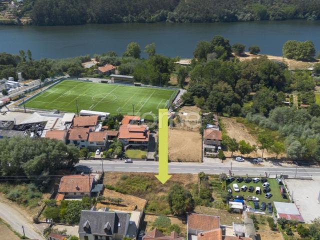 Terreno Urbanizável com 1.800m2 em Melres, Gondomar