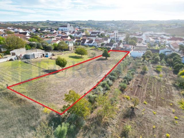 Terreno urbanizável com vista desafogada em Olhalvo, Alenquer, Lisboa