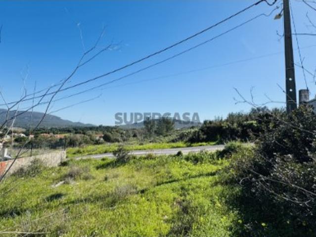 Terreno urbano com 607m² para construção em Pedreiras, Sesimbra