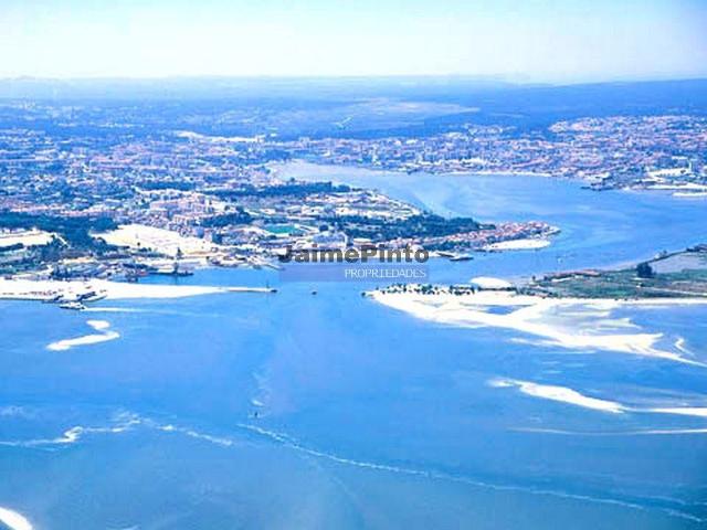 Terreno Urbano 12ha, p/ 210 habitações, p/ equipamentos, comércio, serviços. Portugal, Margem Sul de Lisboa