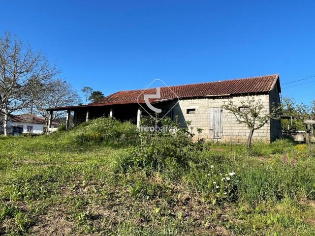 Terreno urbano 1888m2, com armazém, na freguesia de Arcozelo, Ponte de Lima