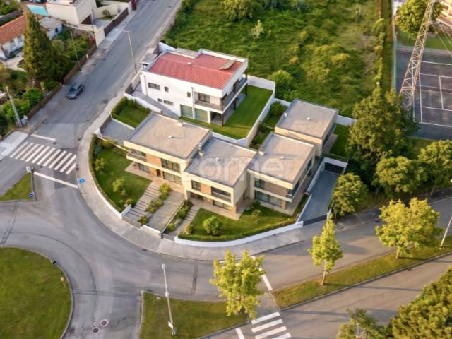 Terreno Urbano 1.000 m² | IC 0.66 | São João da Madeira