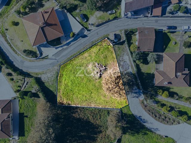 Terreno Urbano 1.1013m2 / Construção até 890m2 Campos e Louredo