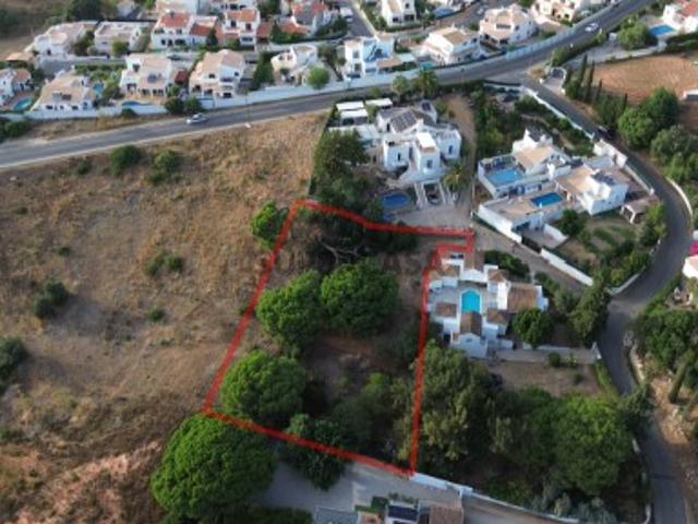Terreno Urbano 1.625 m² | Moradia até 406 m² + Cave e Piscina | Quinta dos Barrancos