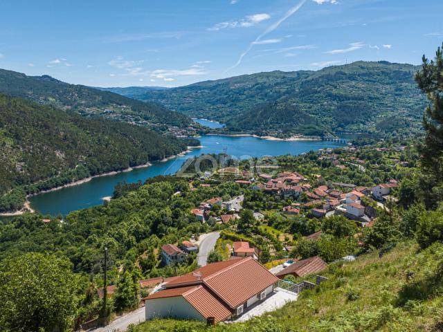Terreno Urbano, Único no Gerês junto à Albufeira da Caniçada