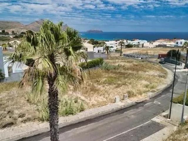 Terreno Urbano à Venda nas Lombas, Porto Santo