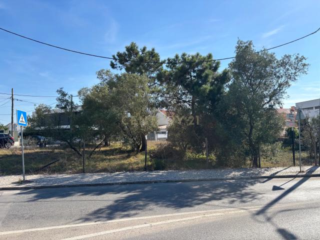 Terreno urbano Centro da Charneca de Caparica 650 m2