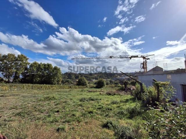 Terreno Urbano com 1.297 m² | Potencial para Construção | Castelões, Penafiel