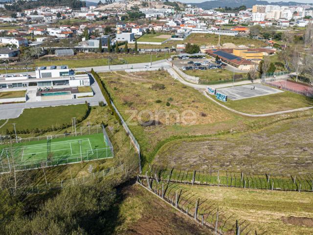 Terreno Urbano com 2280m2 em Freamunde, Paços de Ferreira