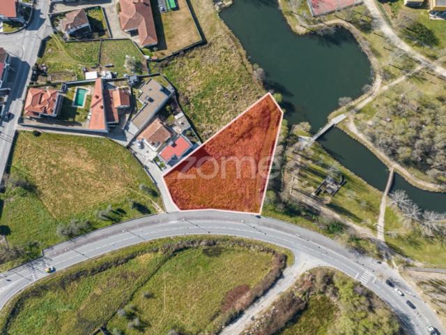 Terreno urbano, com 2200m2, Próximo ao Parque de Freamunde