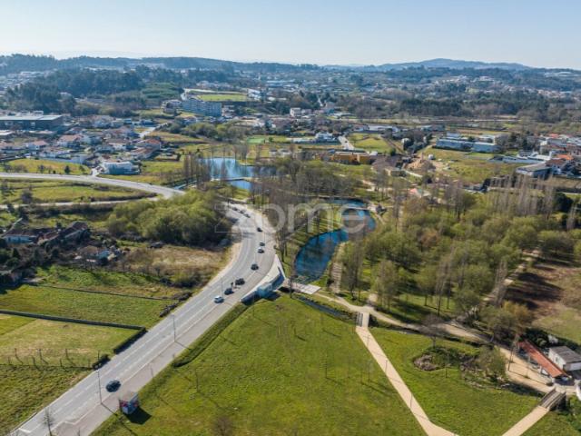 Terreno urbano, com 2200m2, Próximo ao Parque de Freamunde