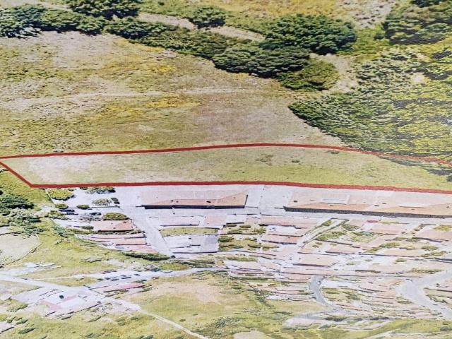 Terreno Urbano com 2400m2 em Rio de Mouro