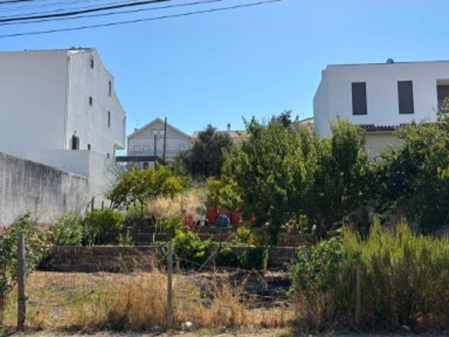 Terreno urbano com 263.70 m² no Bairro das Maroitas, São João da Talha