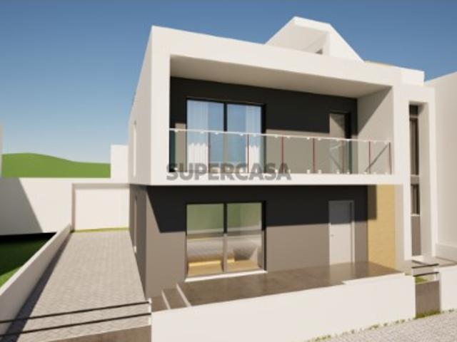 Terreno urbano com 270 m² e projeto, em São João da Talha