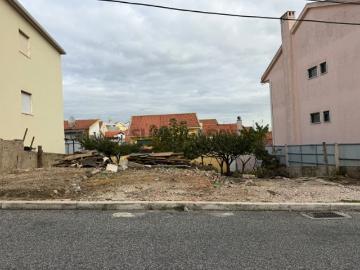 Terreno urbano com 280 m² em Santa Iria de Azóia
