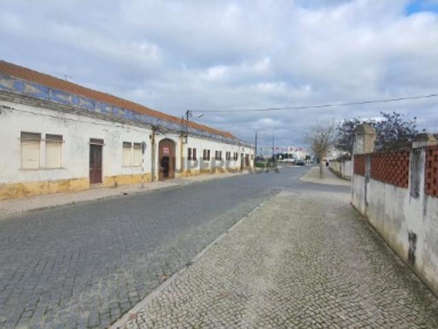 Terreno urbano com 2.432 m² no Centro do Montijo