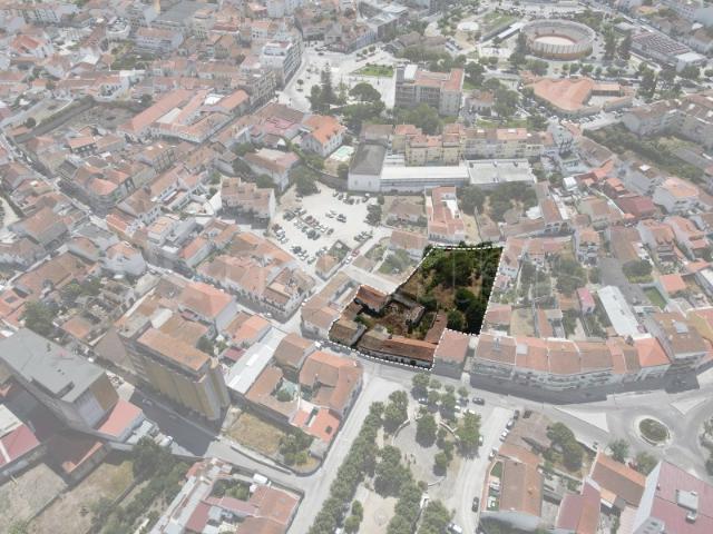 Terreno Urbano com 2.500 m² no Centro do Cartaxo Excelente Localização