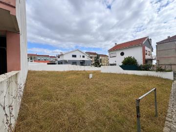 Terreno Urbano com 308m2 no Lavradio