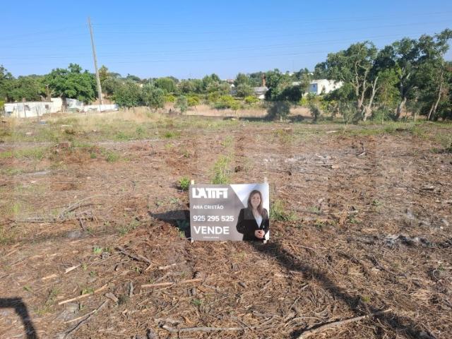 Terreno urbano com 302 m2 Covas de Coina