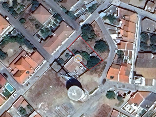 Terreno Urbano com 312m2 de área e 156m2 de implantação localizado na vila do Torrão