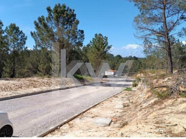 Terreno Urbano com 328m2 em Fernão Ferro Perto de Praias e de Lisboa
