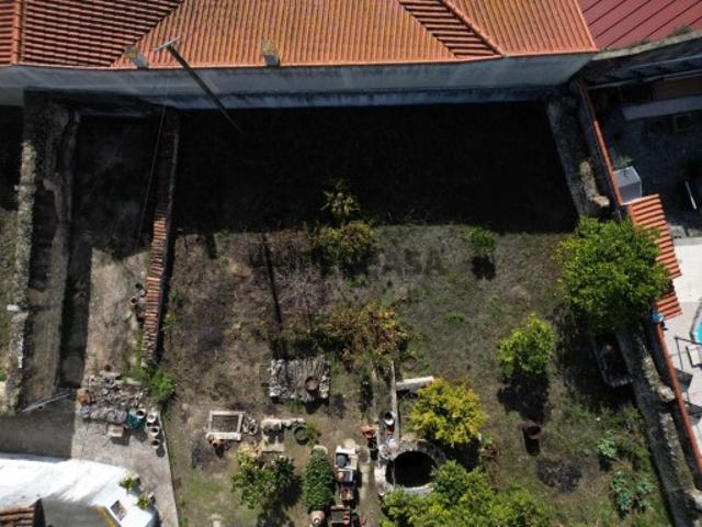 Terreno urbano com 320 m2 situado na Póvoa de Santarém