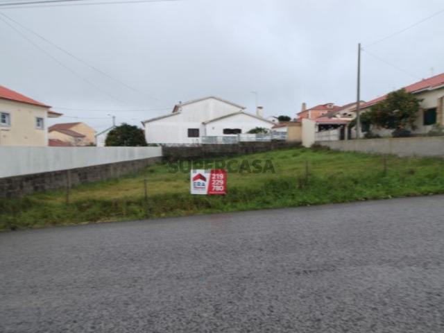 Terreno urbano com 405m² em Odrinhas