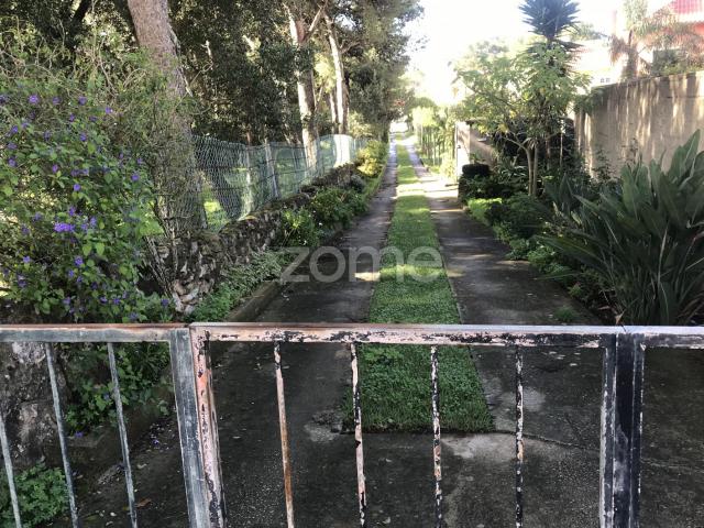 Terreno com 4520m2 para equipamentos e serviços em Aldeia de Juzo