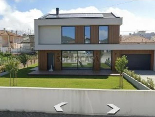 Terreno Urbano com 518m² e Frente para Duas Ruas em Âncora, Caminha