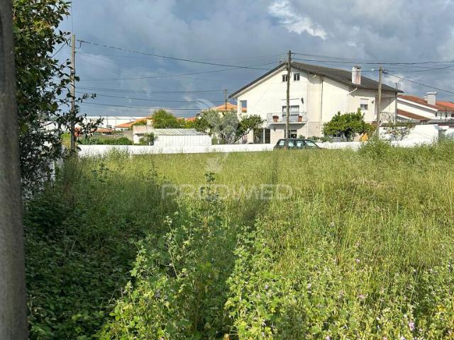 Terreno urbano com 546 m² e duas frentes em São Bernardo – Aveiro