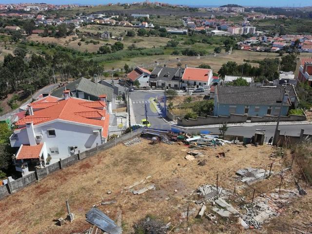 Terreno urbano com 584m2 em Casal de Cambra, Vale da Moura, Almargem do Bispo, Sintra