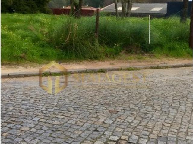 Terreno Urbano com 600 m² em Gulpilhares para Moradia de 4 Frentes