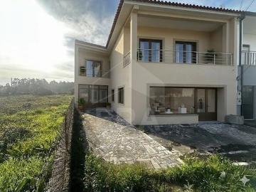 Terreno Urbano com 630m2 com edificação a concluir